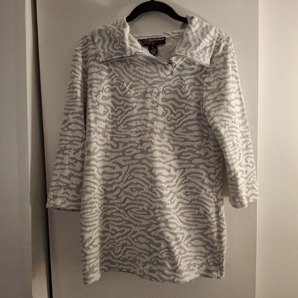 Peck & Peck Tops - Peck & Peck Women's White and Gray Patterned Pullover